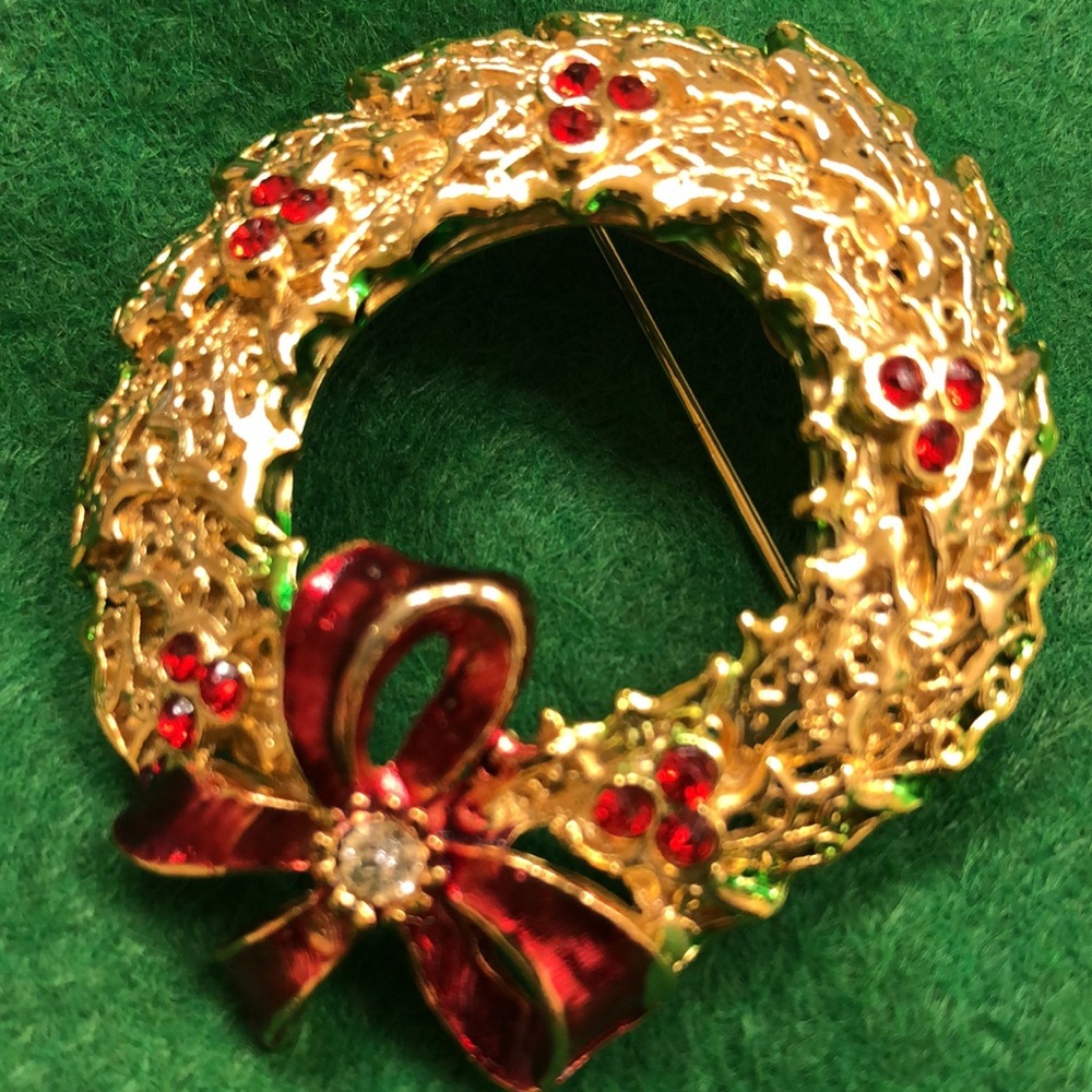Vintage Christmas Wreath Brooch Pin